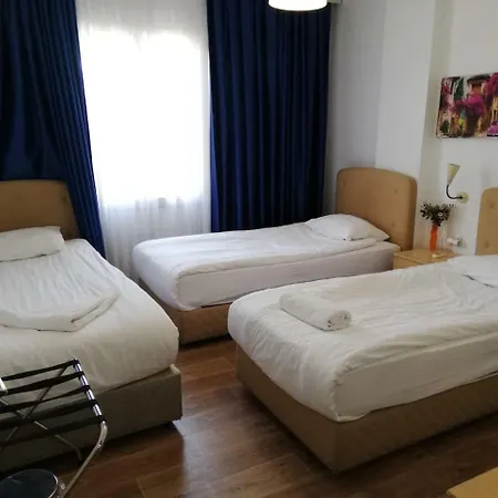 于尔克梅兹酒店 3*