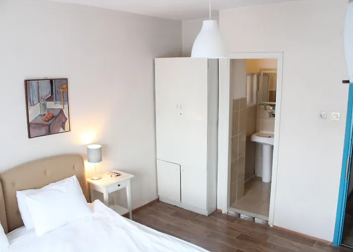 于尔克梅兹酒店 3*